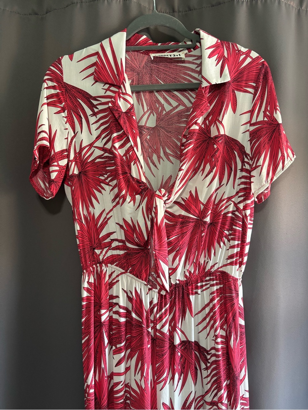 Red and White Palm-Print Collared Tie Front Jumpsuit - Picture 3 of 5